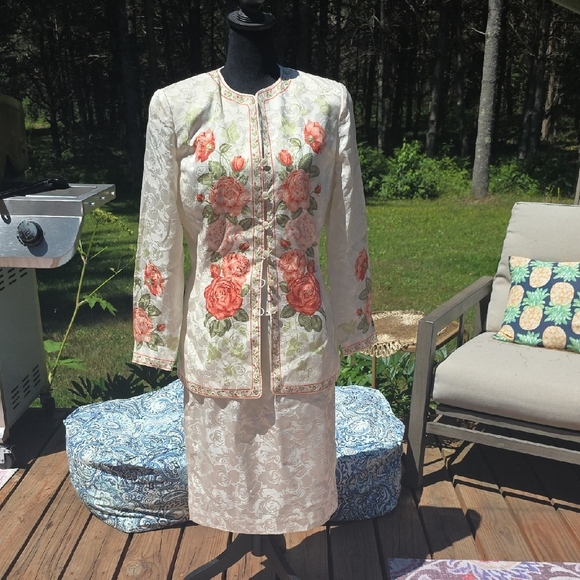 Vintage Floral Silk Cream Dress Set - Picture 1 of 7